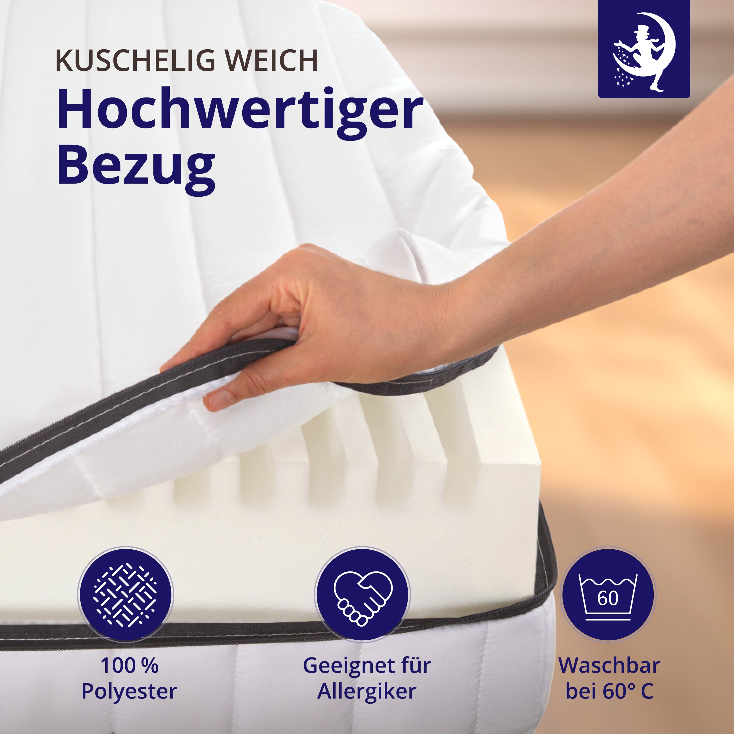 Hand hebt weichen Matratzenbezug an – 100 % Polyester, kuschelig weich, für Allergiker geeignet, bei 60 Grad waschbar